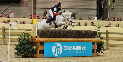salomé poisson et sa jument upsa des ajoncs lors du cross indoor de rouen