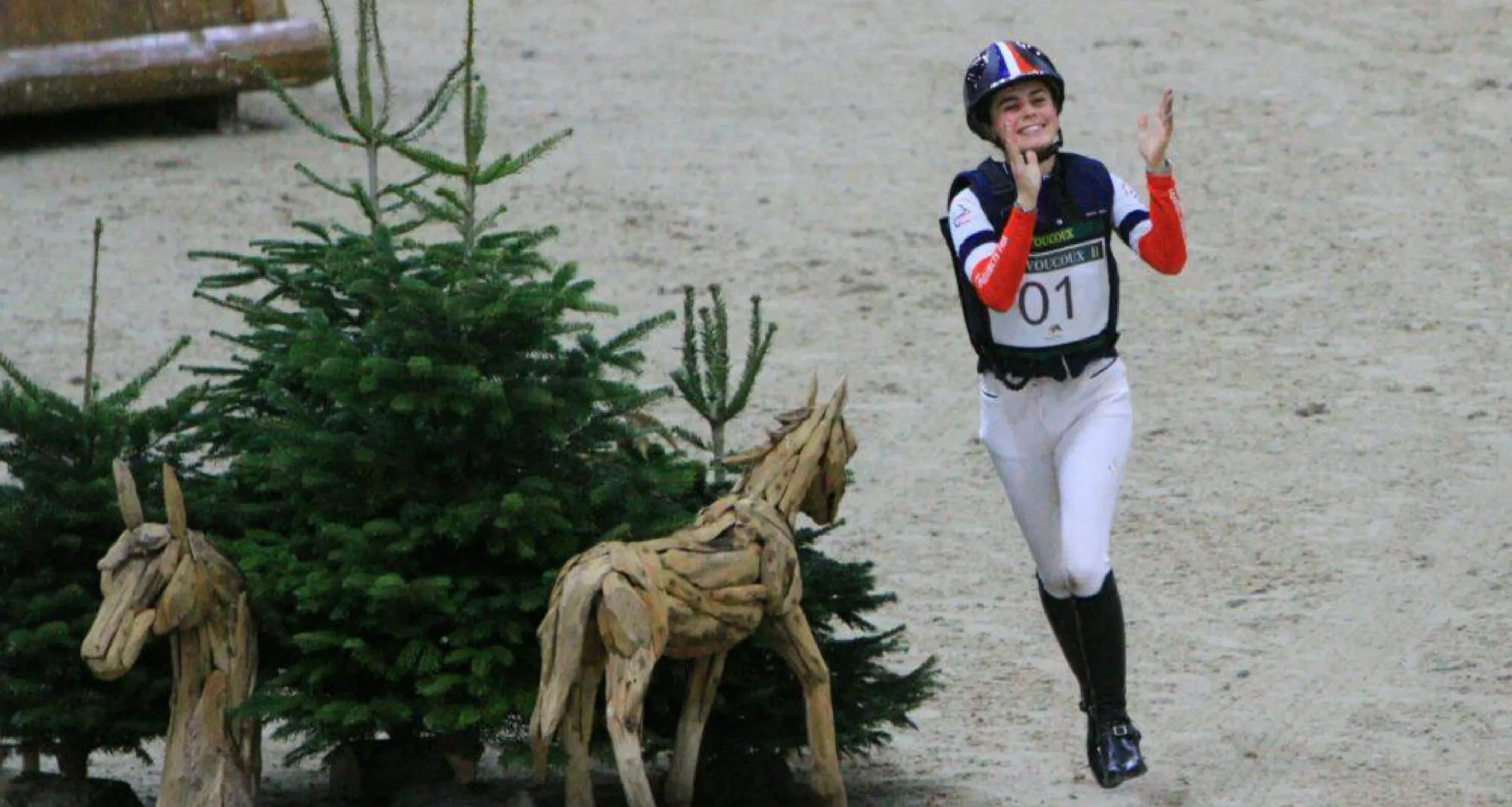 Salomé Poisson pendant la cérémonie d'ouverture du cross indoor de rouen